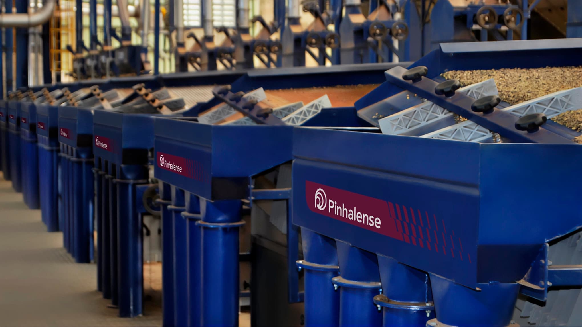 Mesa densimétrica da Pinhalense para café instalada em armazéns